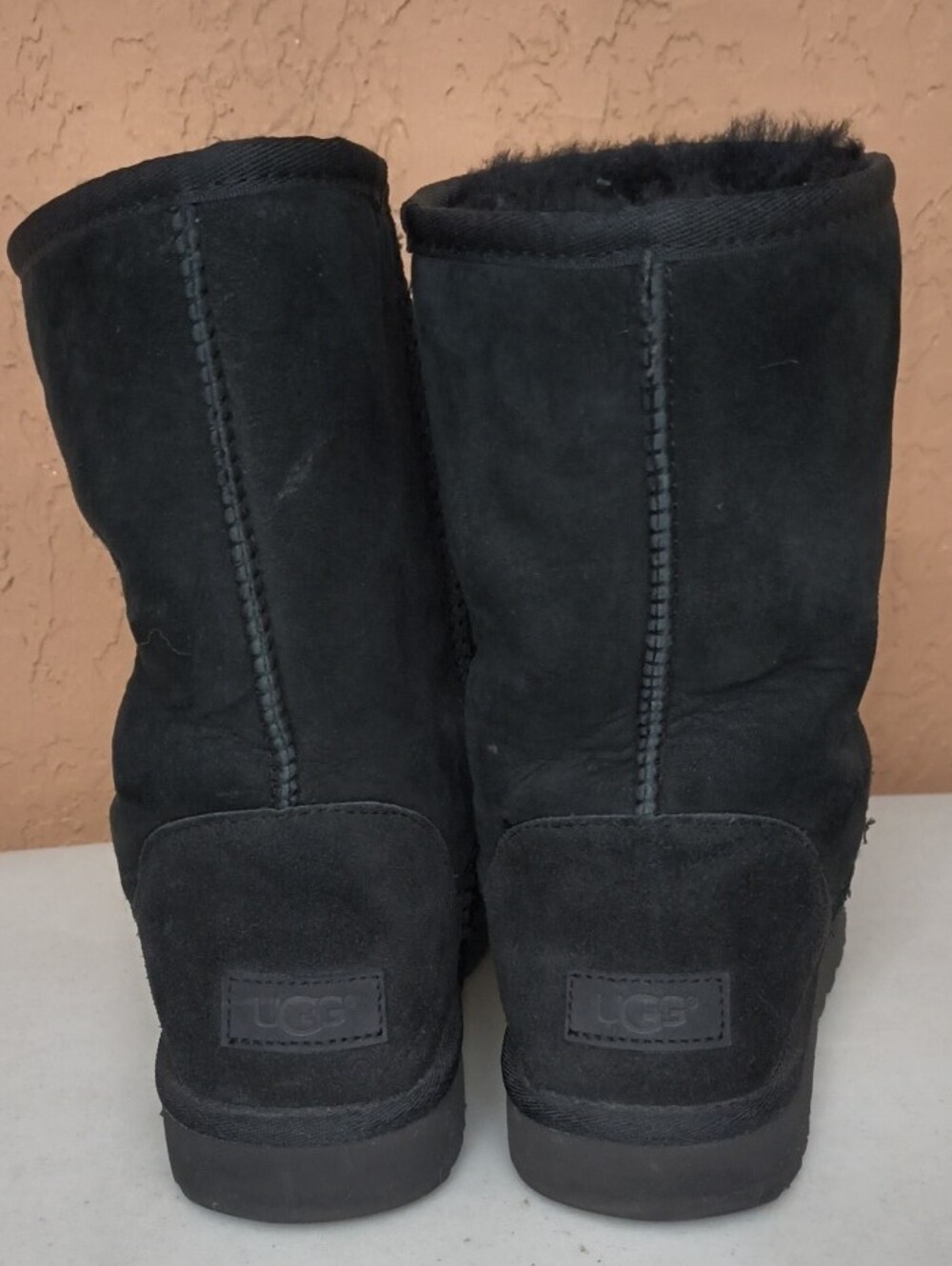UGG Women's Classic Short Black Shearling-Lined Boot Size 10 - Picture 3 of 5